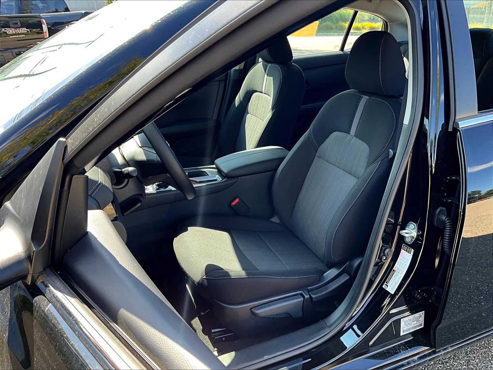 2025 Nissan Sentra SV - Photo 11