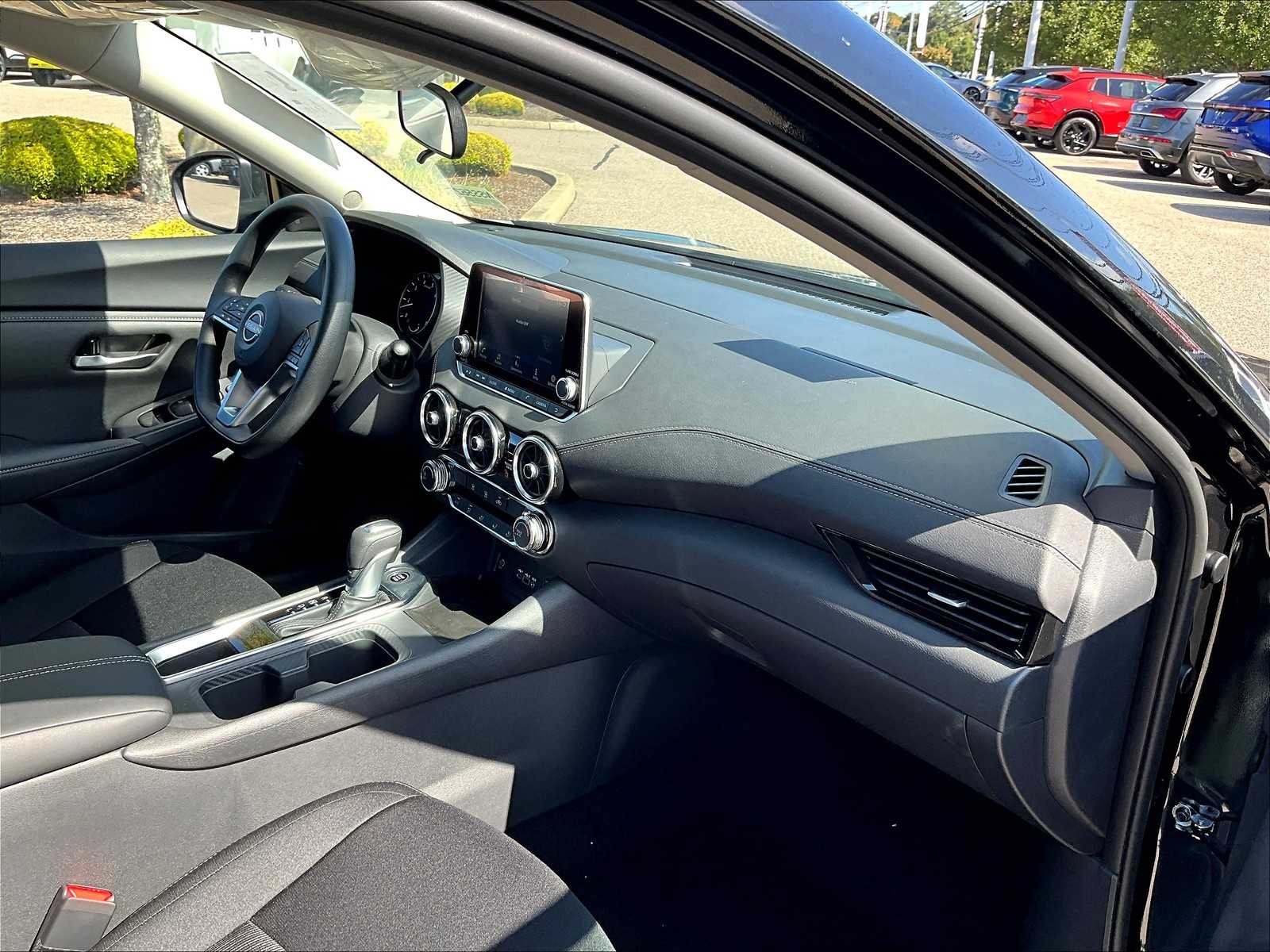 2025 Nissan Sentra SV - Photo 10