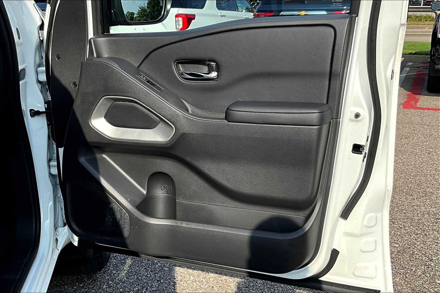 2025 Nissan Frontier SV - Photo 12