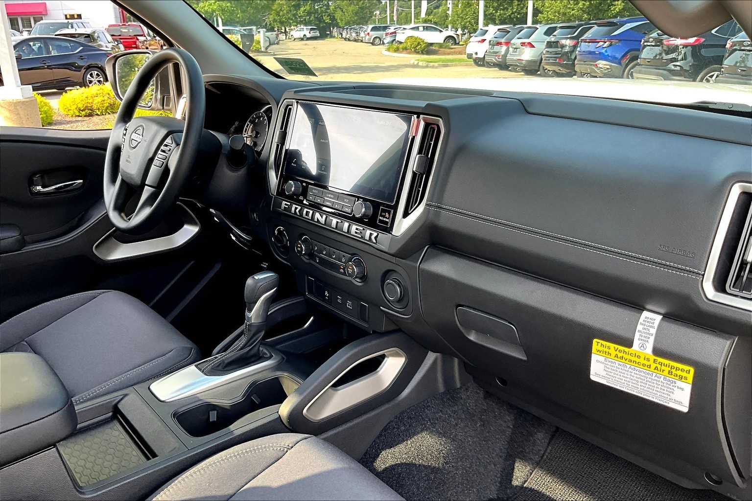 2025 Nissan Frontier SV - Photo 14