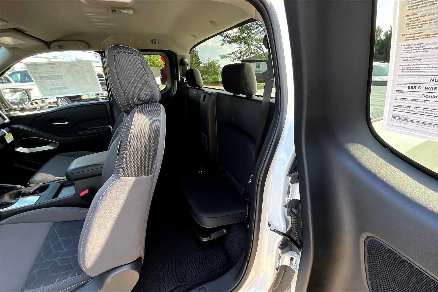 2025 Nissan Frontier SV - Photo 15