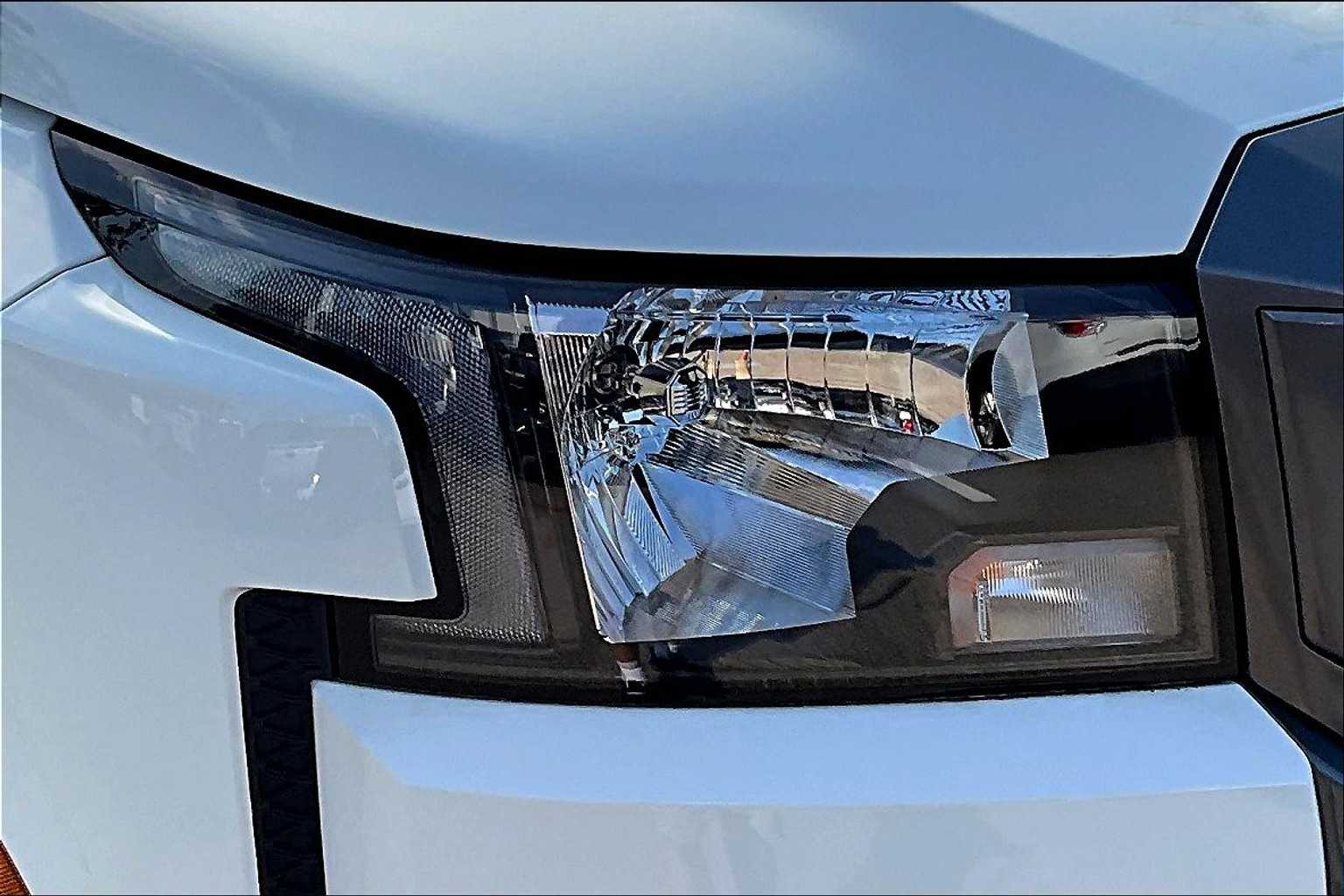 2025 Nissan Frontier SV - Photo 32