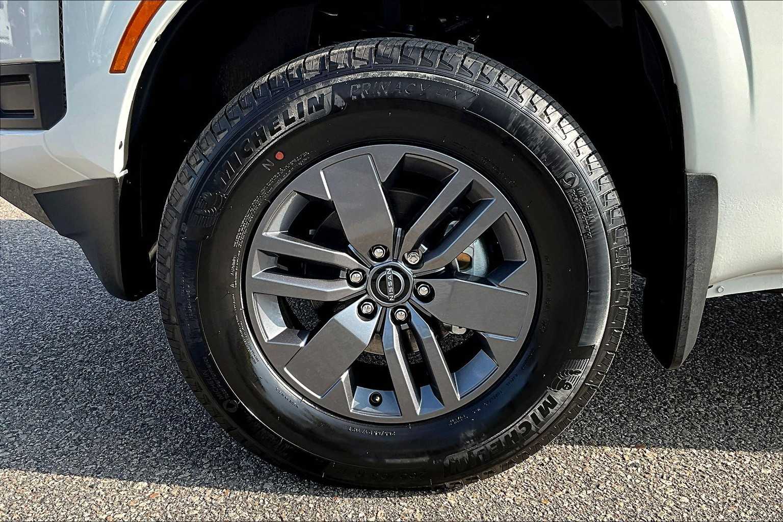 2025 Nissan Frontier SV - Photo 7