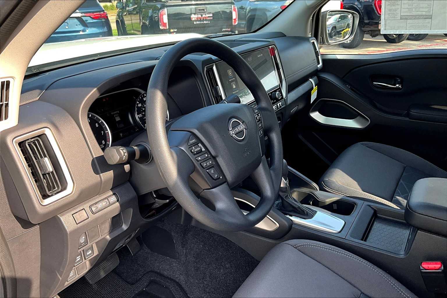 2025 Nissan Frontier SV - Photo 8