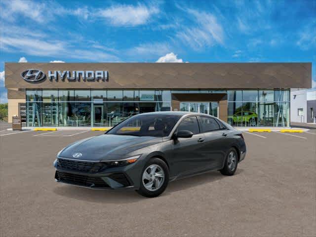 2025 Hyundai Elantra SE - Photo 2