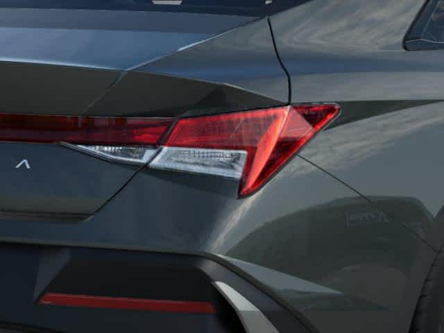 2025 Hyundai Elantra SE - Photo 10