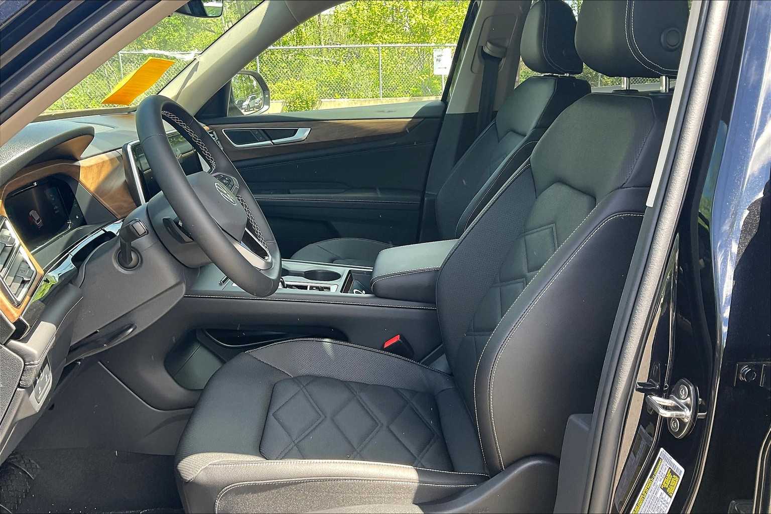 2025 Volkswagen Atlas 2.0T SE - Photo 11