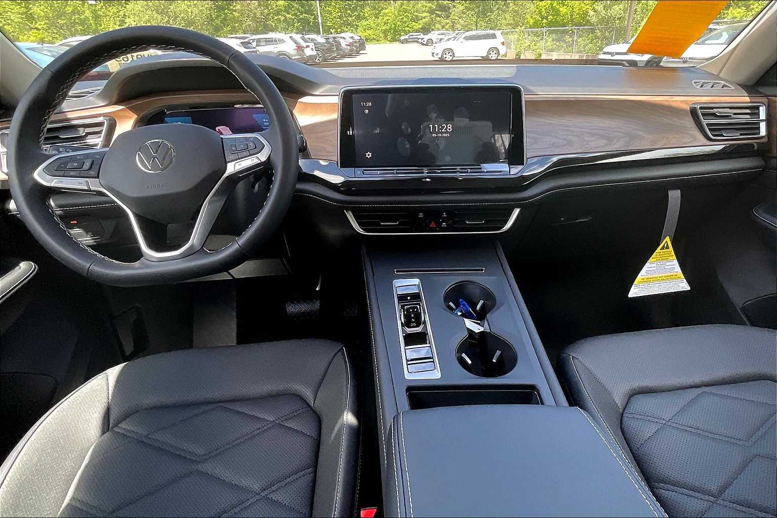 2025 Volkswagen Atlas 2.0T SE - Photo 12