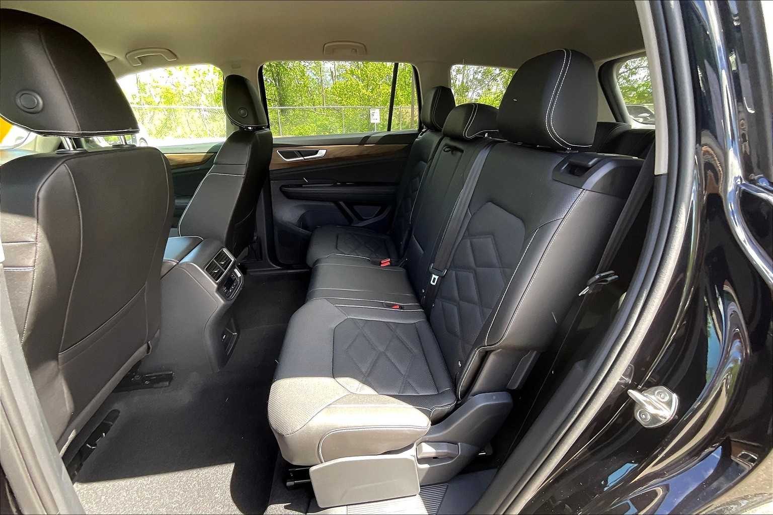 2025 Volkswagen Atlas 2.0T SE - Photo 15