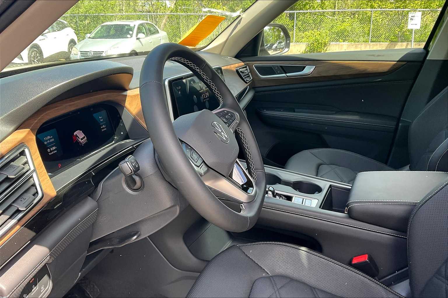 2025 Volkswagen Atlas 2.0T SE - Photo 9