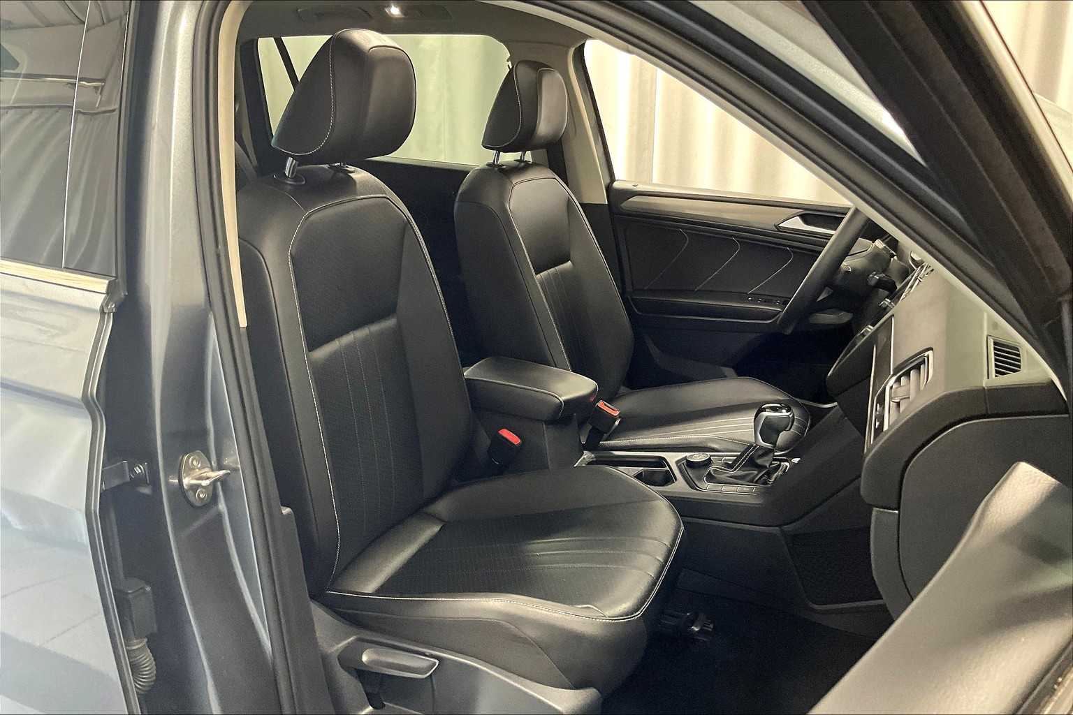 2022 Volkswagen Tiguan SE - Photo 11