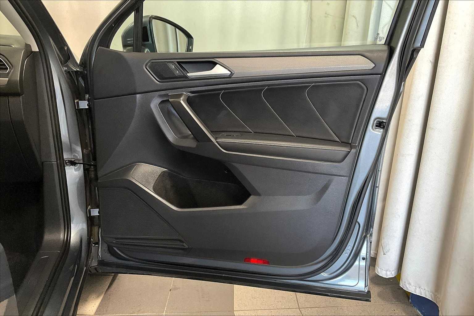 2022 Volkswagen Tiguan SE - Photo 12