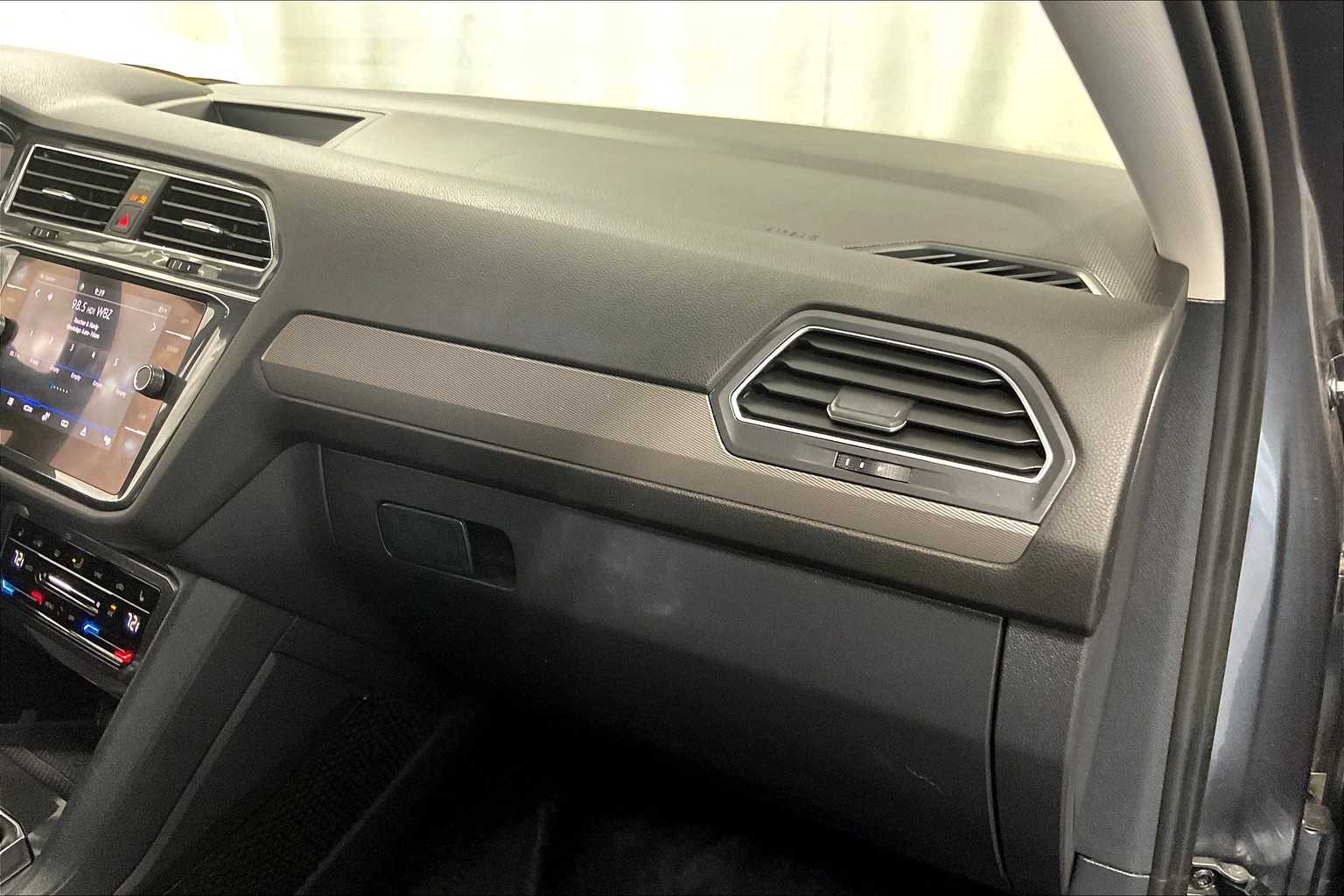 2022 Volkswagen Tiguan SE - Photo 13