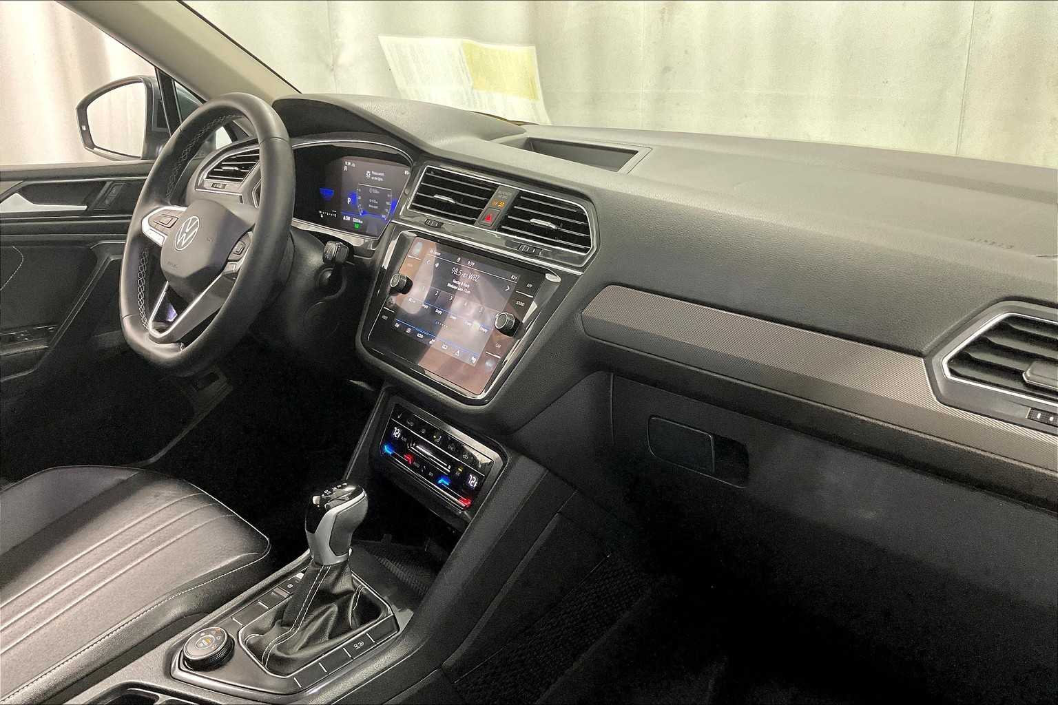 2022 Volkswagen Tiguan SE - Photo 14