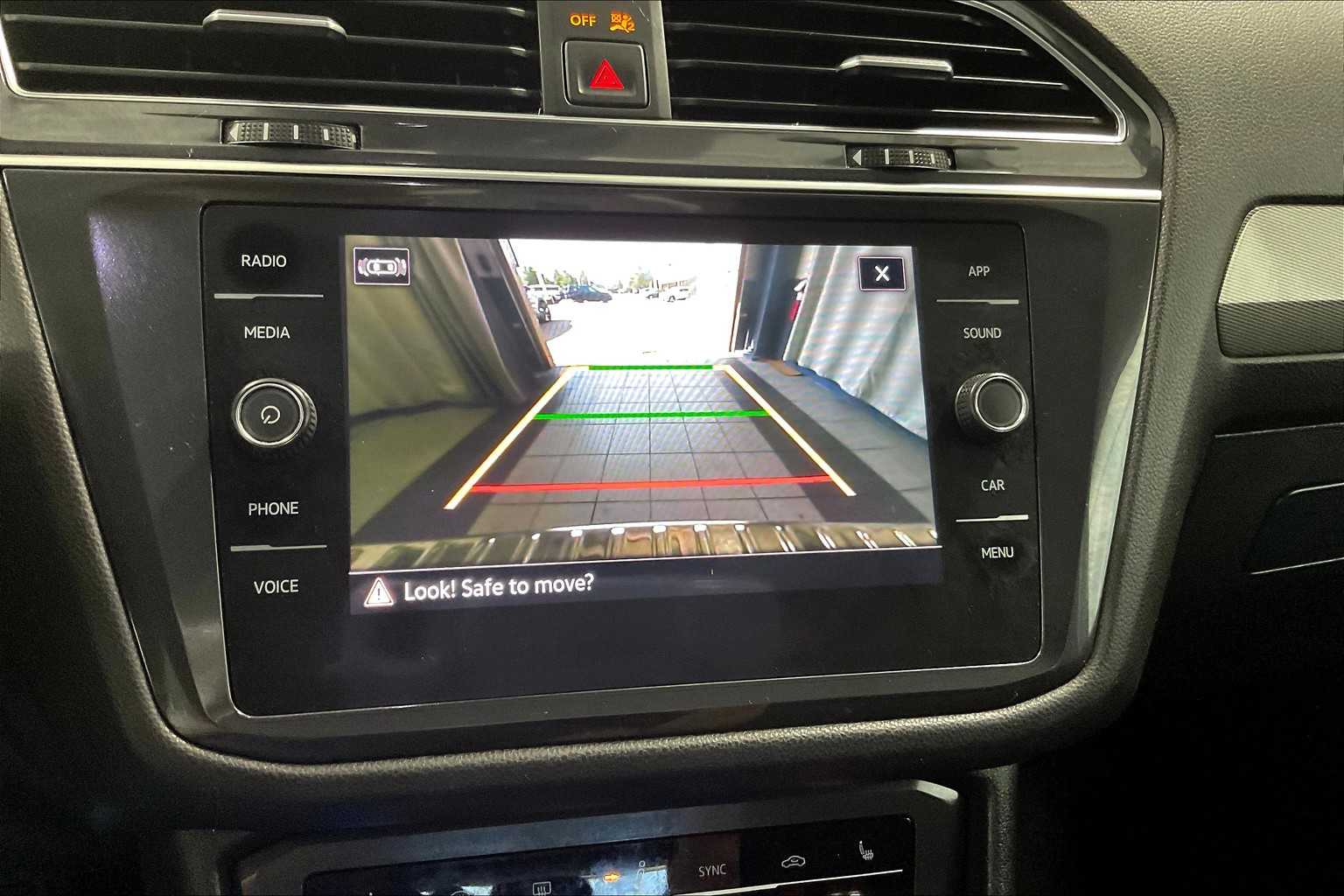 2022 Volkswagen Tiguan SE - Photo 19