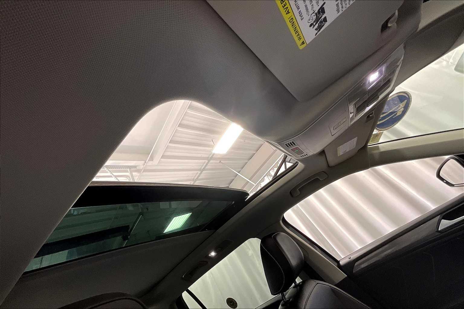 2022 Volkswagen Tiguan SE - Photo 22