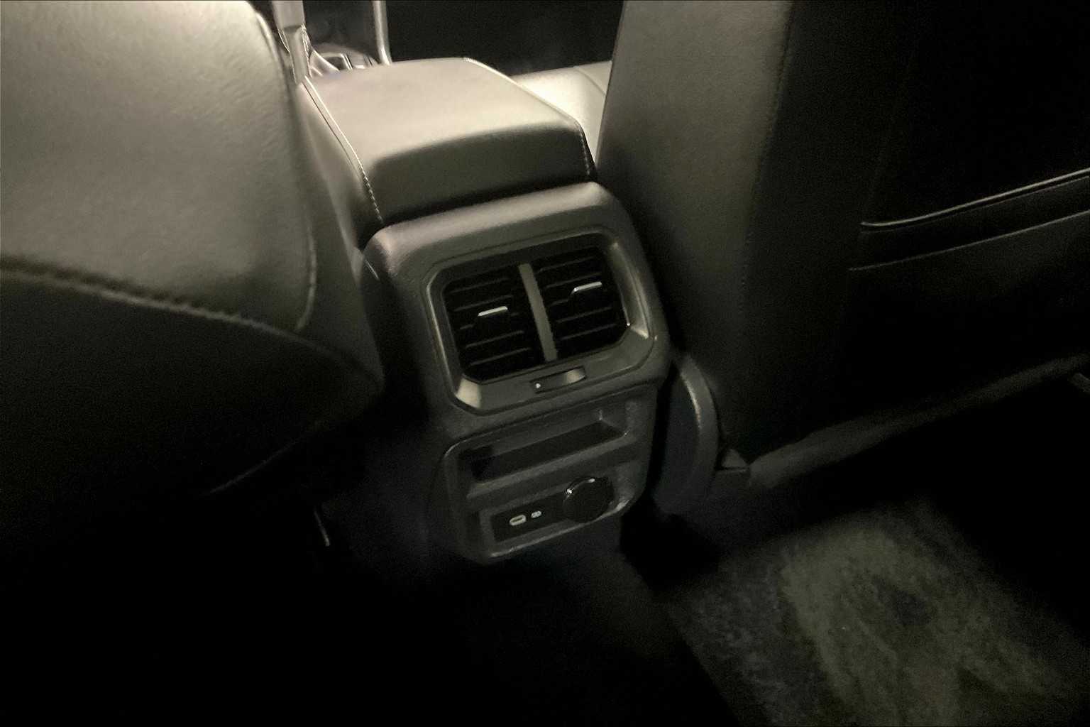 2022 Volkswagen Tiguan SE - Photo 28