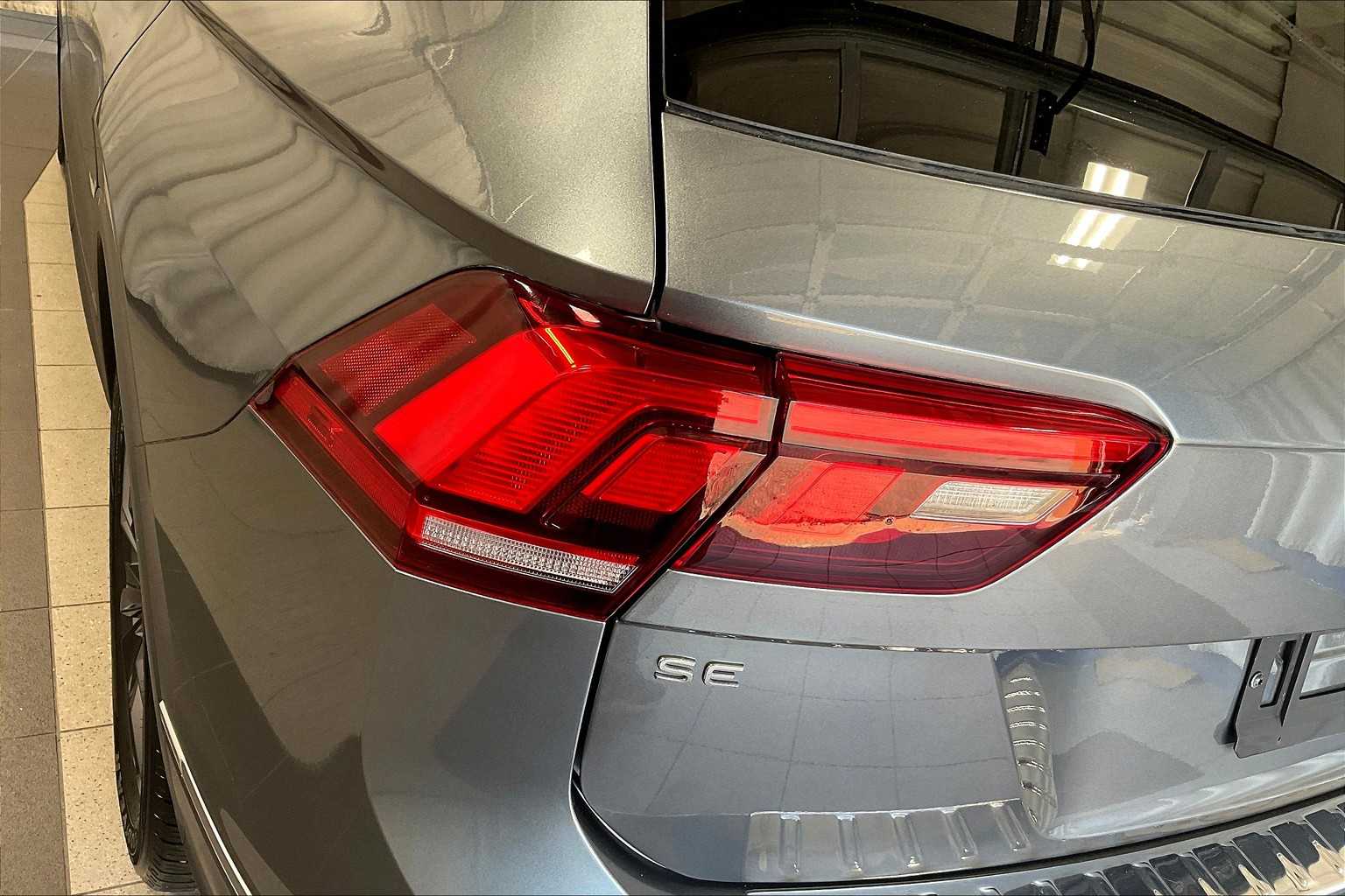 2022 Volkswagen Tiguan SE - Photo 34