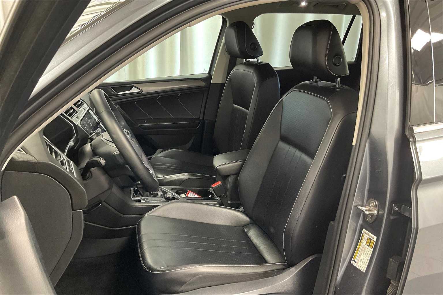 2022 Volkswagen Tiguan SE - Photo 10