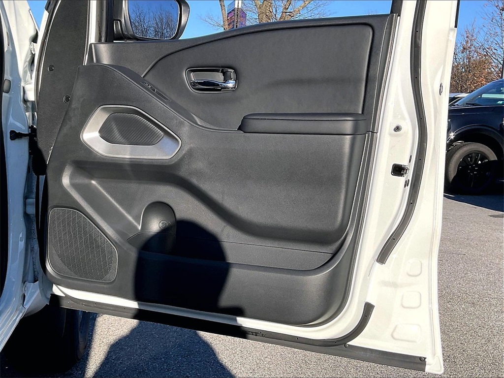 2025 Nissan Frontier SV - Photo 11