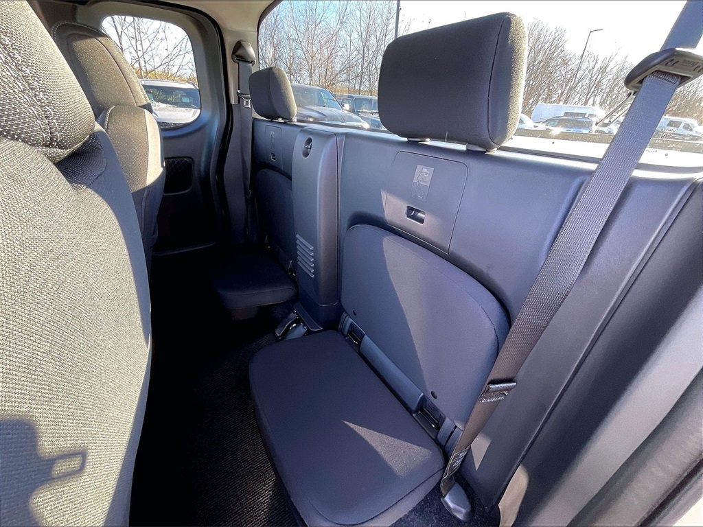 2025 Nissan Frontier SV - Photo 14