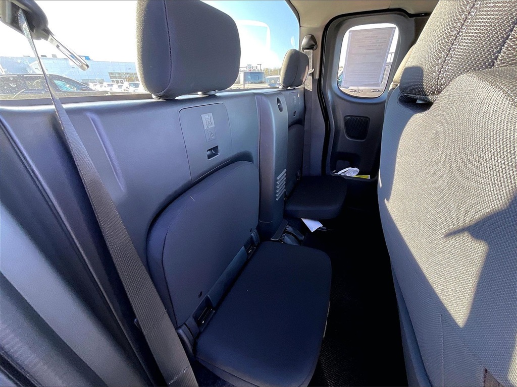 2025 Nissan Frontier SV - Photo 15