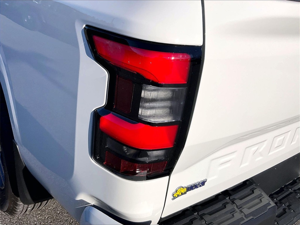 2025 Nissan Frontier SV - Photo 28