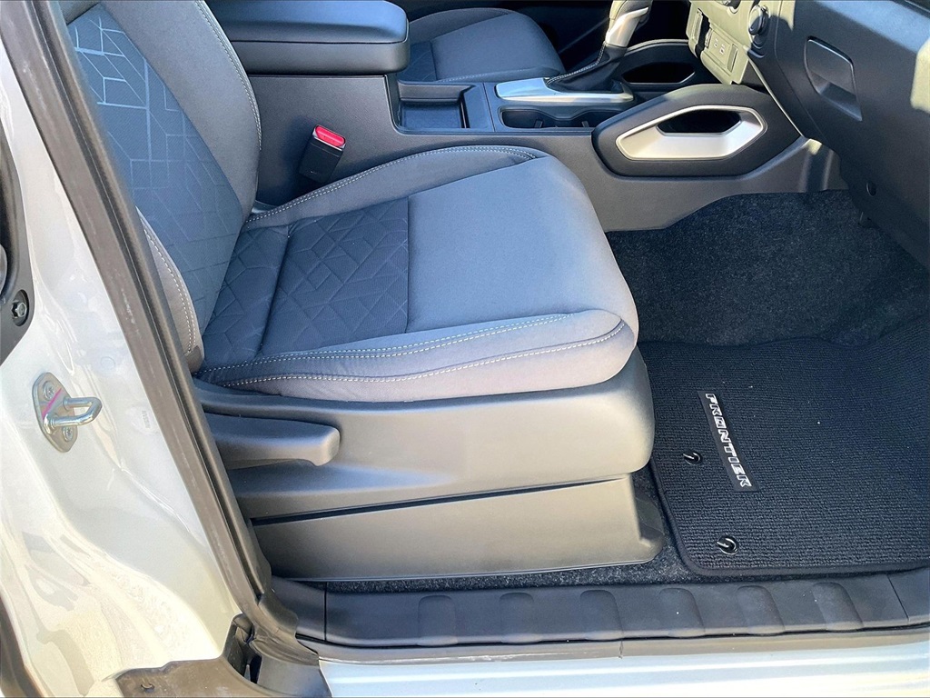 2025 Nissan Frontier SV - Photo 32