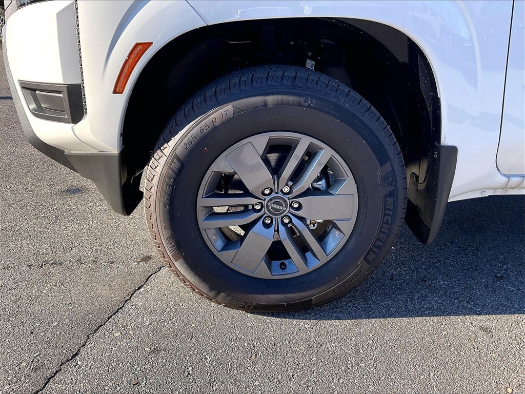 2025 Nissan Frontier SV - Photo 7