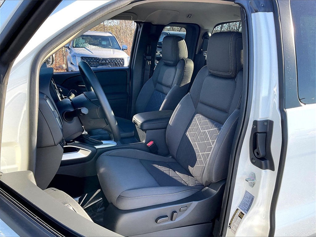 2025 Nissan Frontier SV - Photo 9