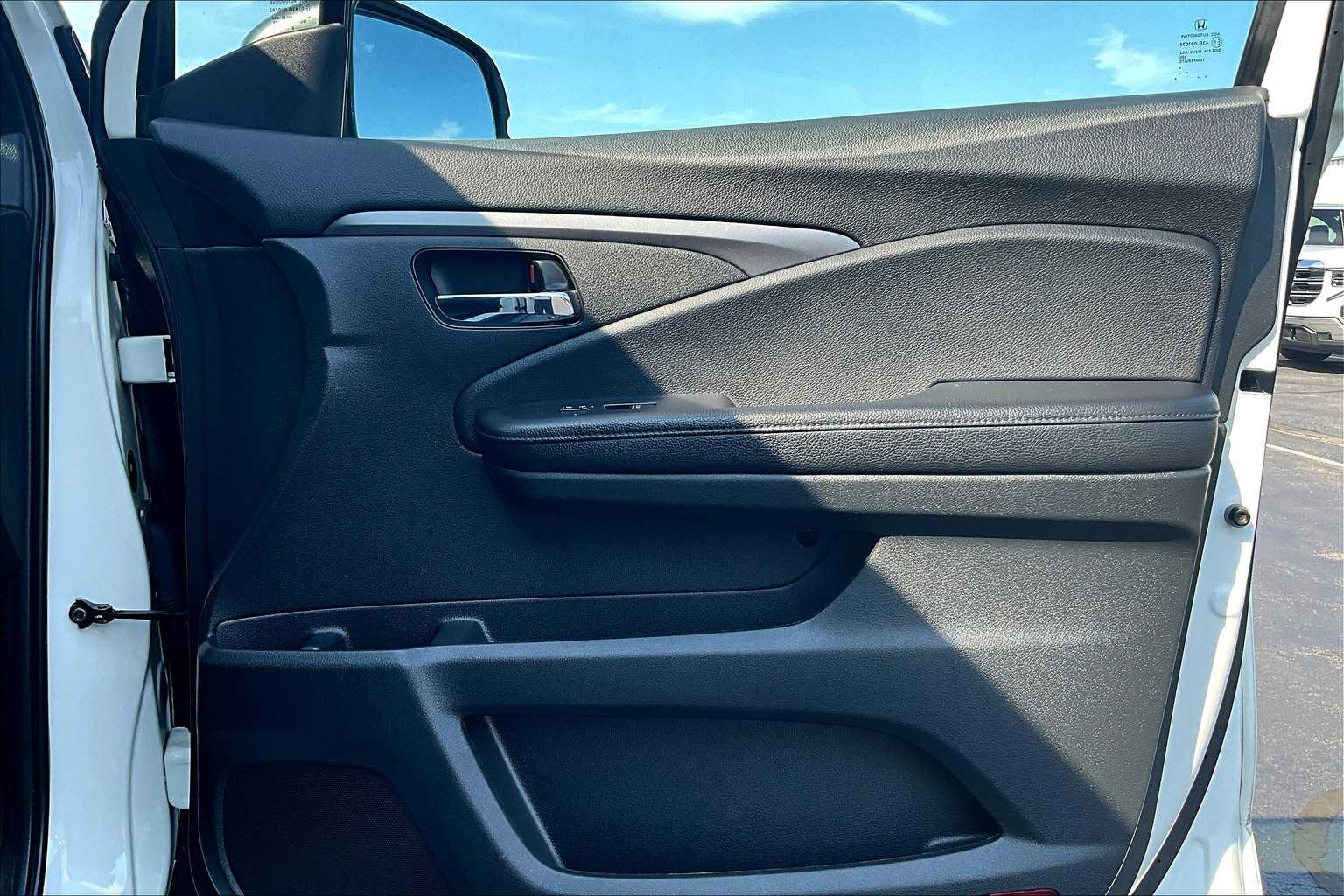 2019 Honda Pilot LX - Photo 12