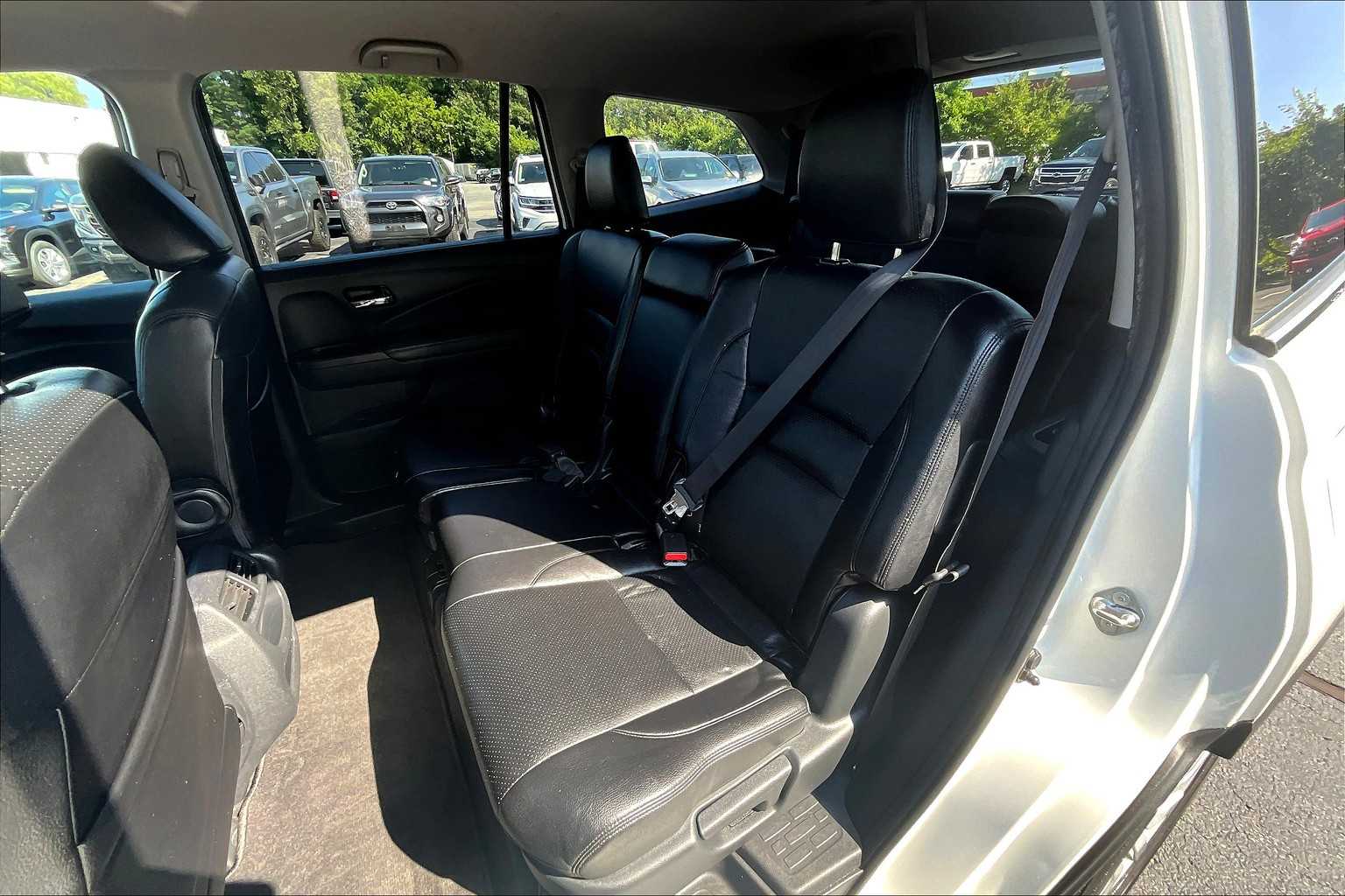 2019 Honda Pilot LX - Photo 14