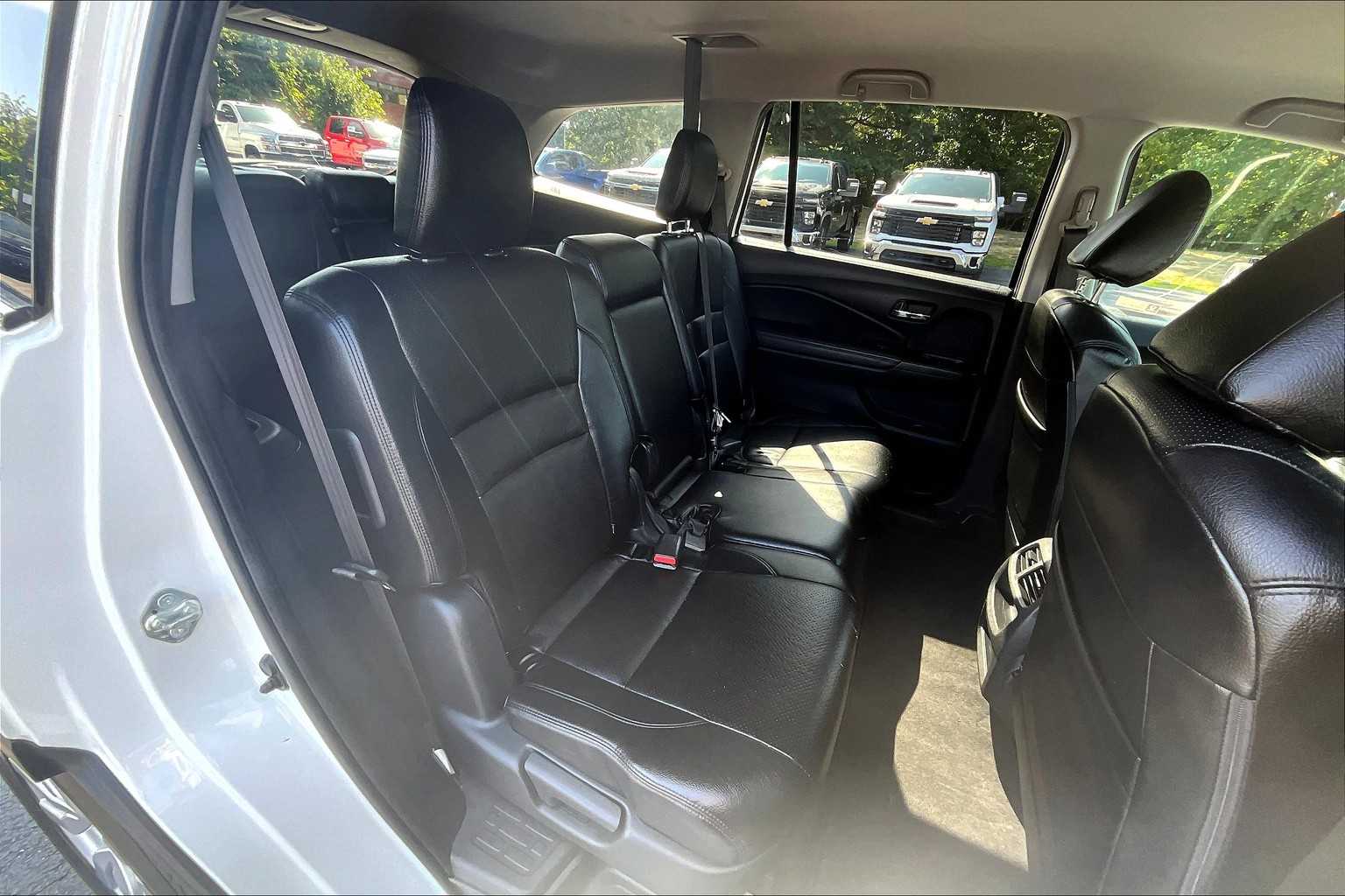 2019 Honda Pilot LX - Photo 15
