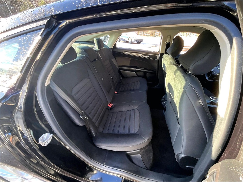 2019 Ford Fusion Hybrid SE - Photo 16