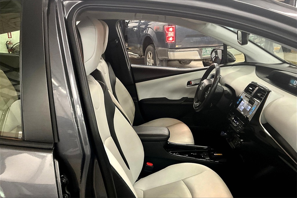 2019 Toyota Prius XLE AWD-e - Photo 11