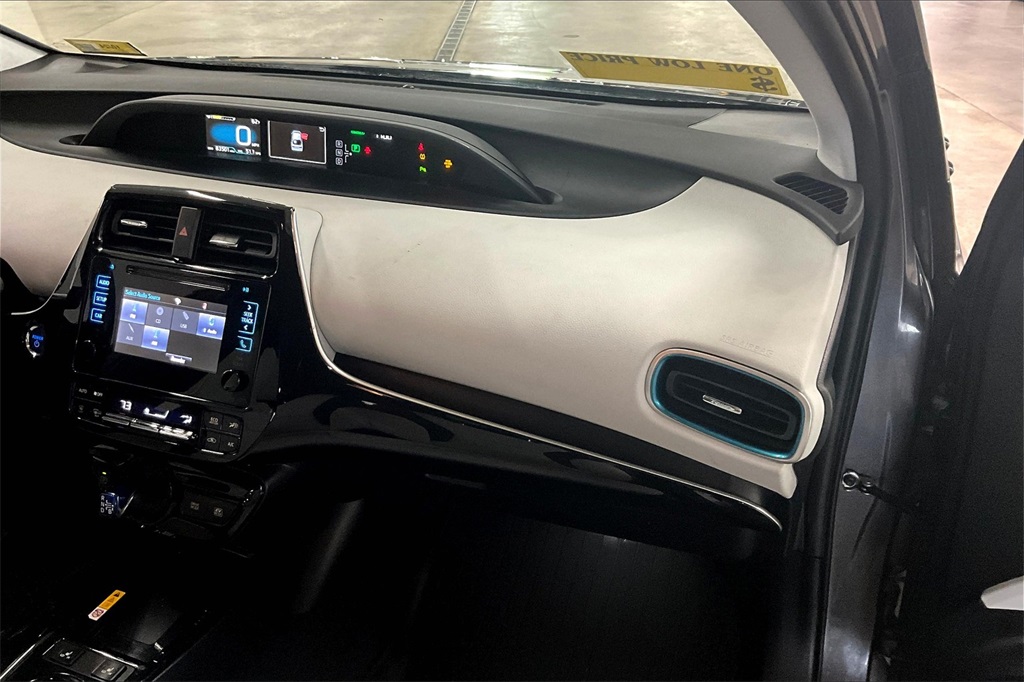 2019 Toyota Prius XLE AWD-e - Photo 13