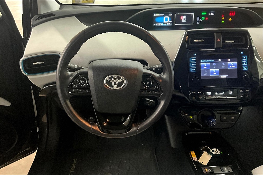 2019 Toyota Prius XLE AWD-e - Photo 17