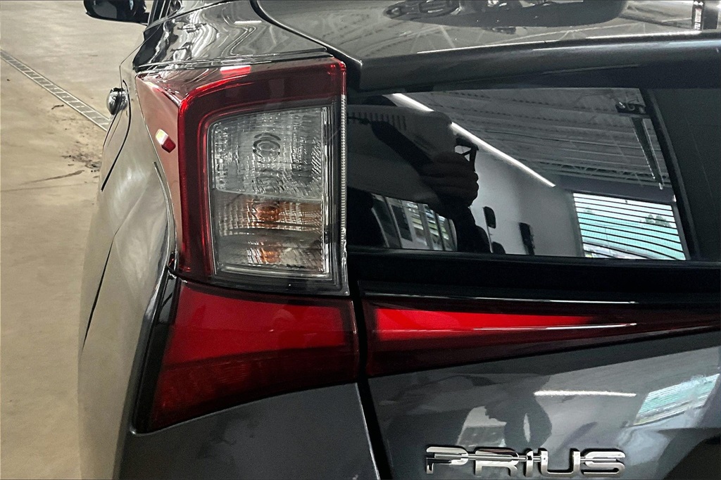 2019 Toyota Prius XLE AWD-e - Photo 30