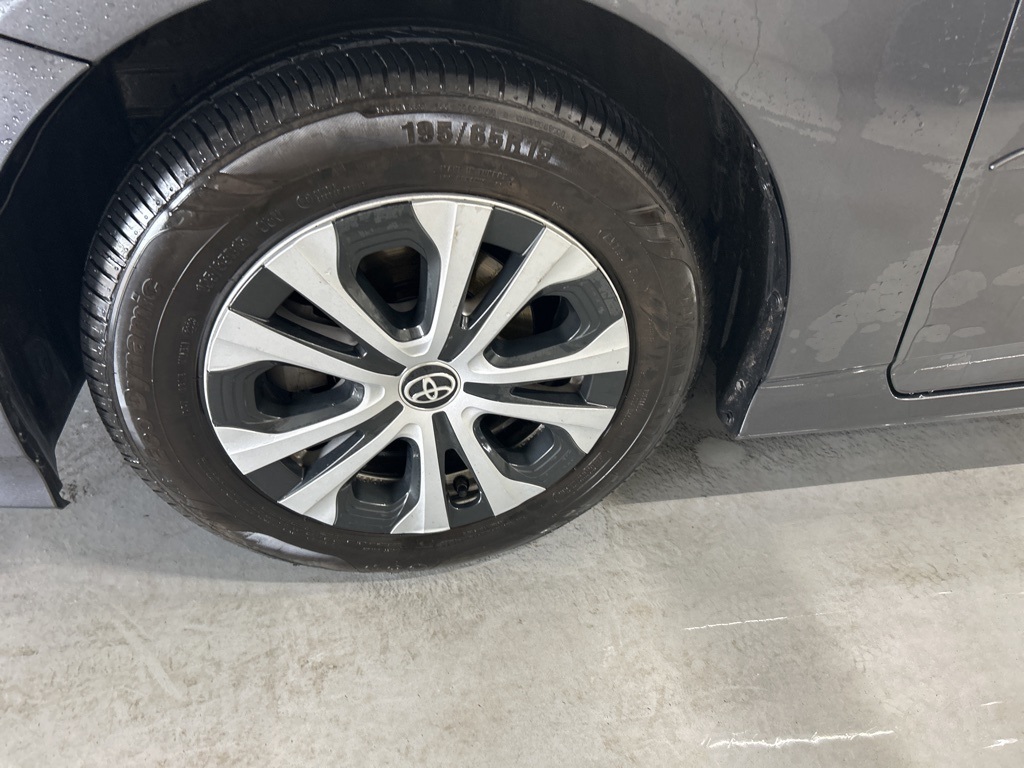 2019 Toyota Prius XLE AWD-e - Photo 8