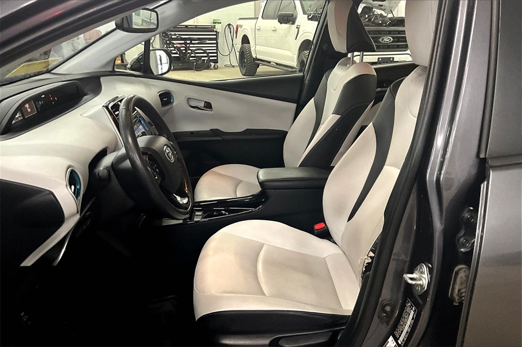 2019 Toyota Prius XLE AWD-e - Photo 10