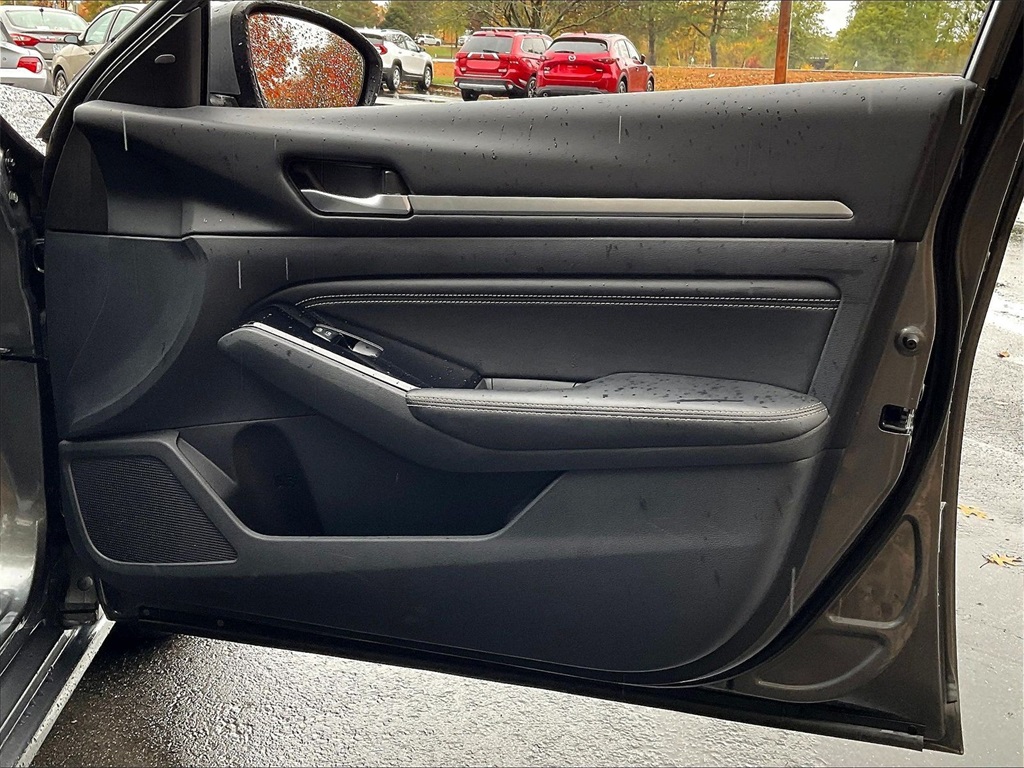 2021 Nissan Altima 2.5 SV - Photo 25