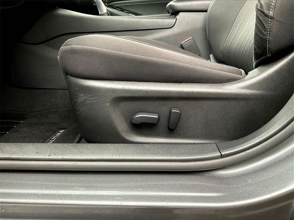 2021 Nissan Altima 2.5 SV - Photo 26