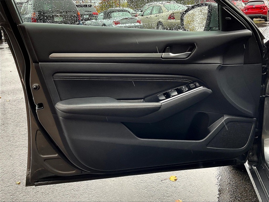 2021 Nissan Altima 2.5 SV - Photo 9