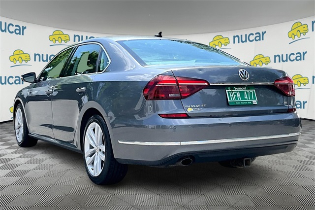 2018 Volkswagen Passat  - Photo 2