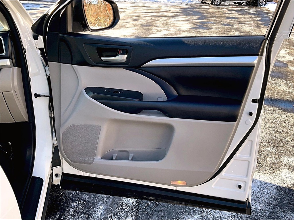 2018 Toyota Highlander SE - Photo 12