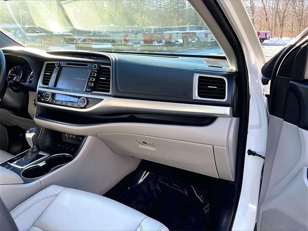 2018 Toyota Highlander SE - Photo 13