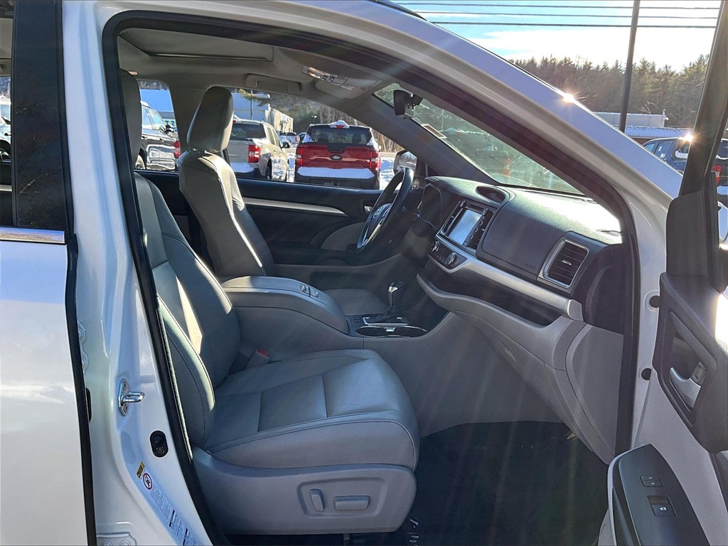 2018 Toyota Highlander SE - Photo 14