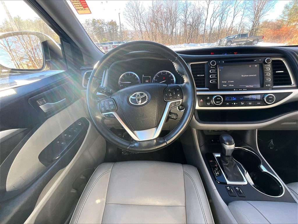 2018 Toyota Highlander SE - Photo 18