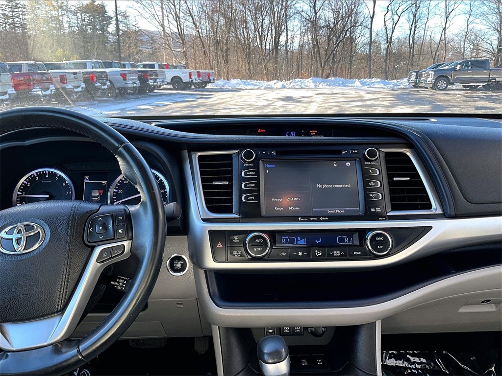 2018 Toyota Highlander SE - Photo 19