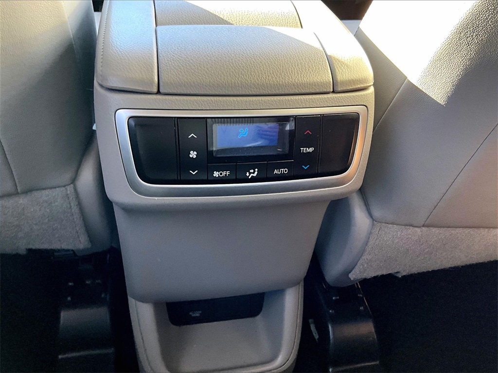 2018 Toyota Highlander SE - Photo 29